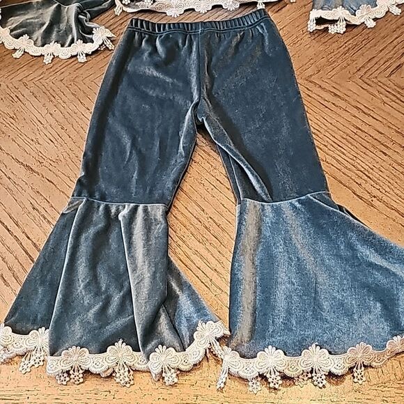 Velvet long sleeve flare top and high waisted bell bottom pants set size 4/5 - Picture 5 of 13